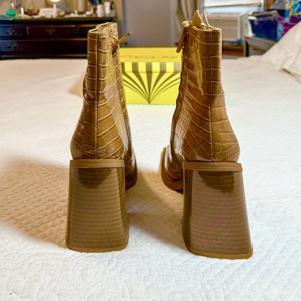NWT Circus by Sam Edelman Layla Bootie in Caramel - Size 8